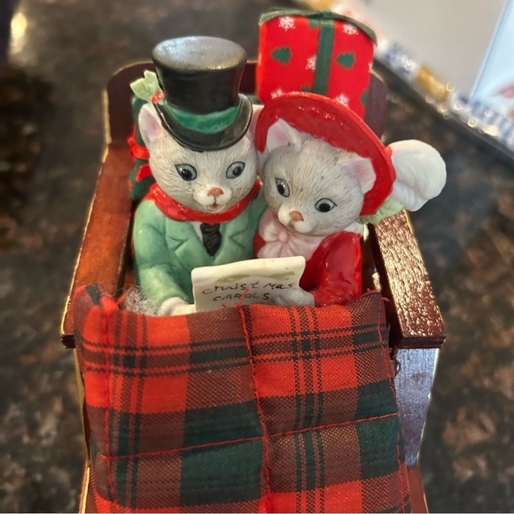 Vintage RARE HTF Enesco "Sleigh Ride" mice in sleight, figure, wind up music box - Picture 7 of 9